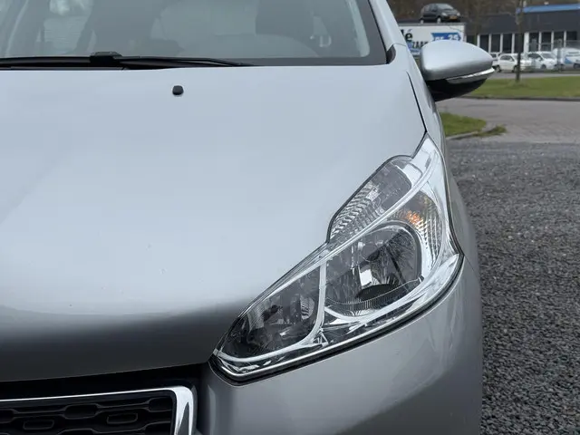 Peugeot 208 1.2 VTi Allure 2014 Benzine 34