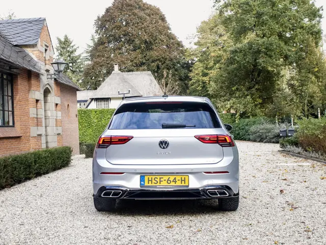 Volkswagen Golf 1.5 eTSI R-Line 2022 Benzine 40