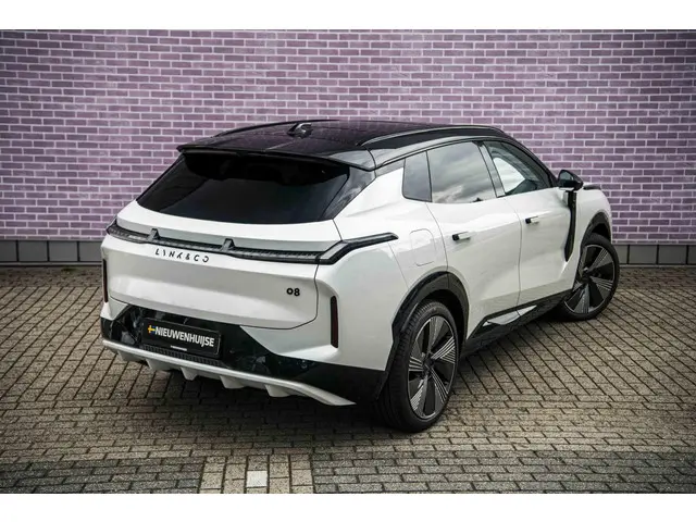 Lynk & Co 08 1.5 More 2026 Hybride Benzine 18