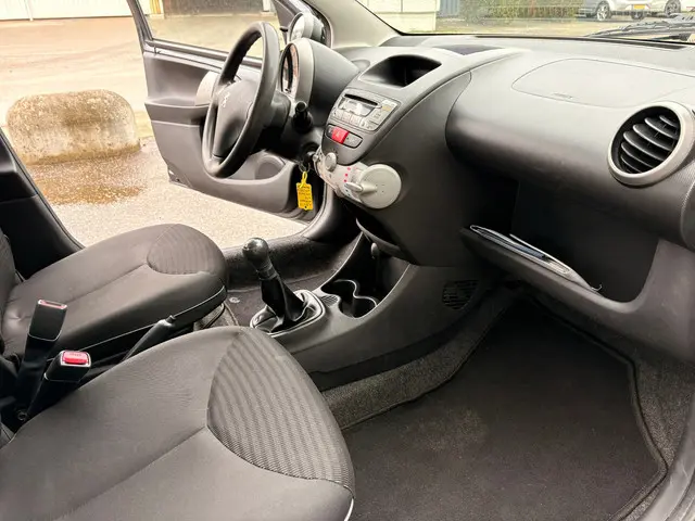 Peugeot 107 1.0 Active Airco 2013 Benzine 9