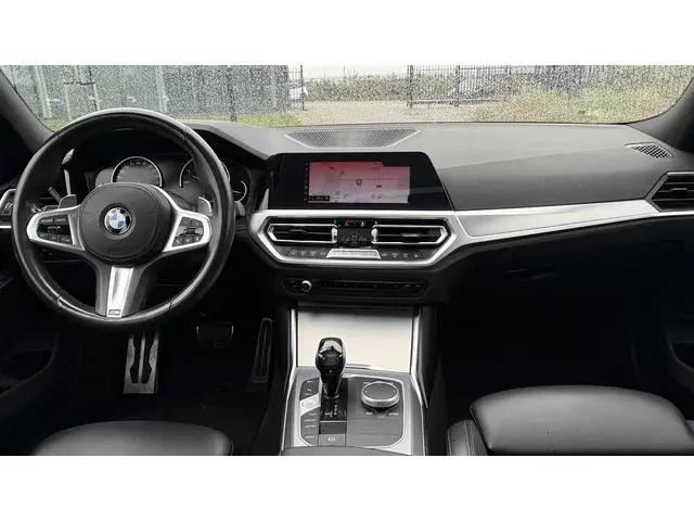 BMW 3 Serie 320i High Executive 2020 Benzine 10
