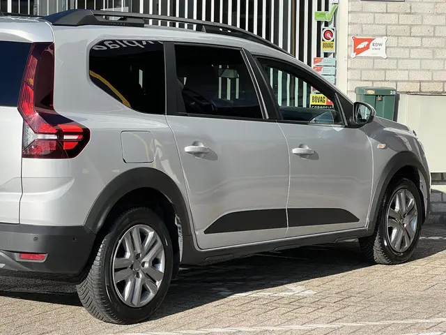 Dacia Jogger 1.0 TCe 110 Expression 2023 Benzine 28