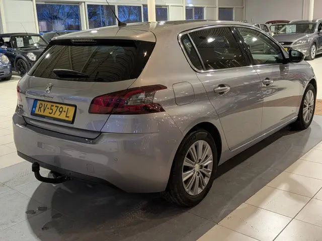 Peugeot 308 1.2 PureTech Allure 2018 Benzine 4