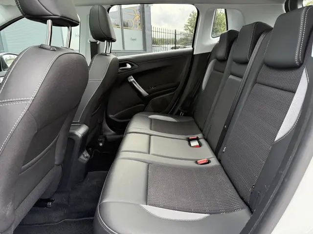 Peugeot 2008 1.2 PureTech Allure 2018 Benzine 12