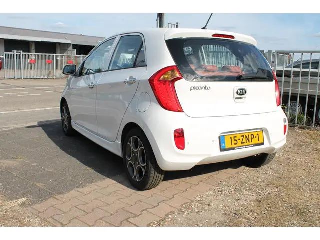 Kia Picanto 1.0 CVVT Design Edition 2013 Benzine 3