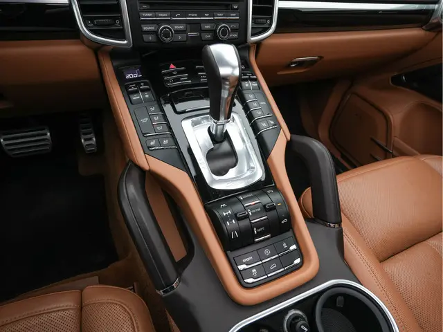 Porsche Cayenne 4.2 D S 2013 Diesel 12