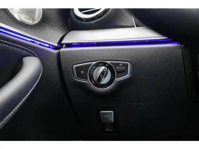 Mercedes-Benz E-Klasse E300 de 2022 Hybride Diesel 24