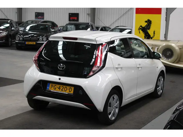 Toyota Aygo 1.0 VVT-i x-play 2017 Benzine 4