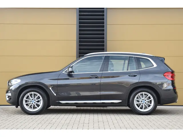 BMW X3 xDrive20i High Executive 2018 Benzine 2