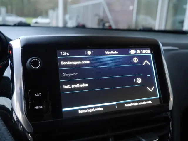 Peugeot 2008 1.2 PureTech Allure 2018 Benzine 26