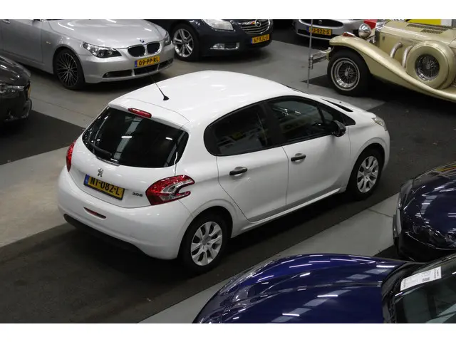Peugeot 208 1.0 VTi Access 2013 Benzine 23