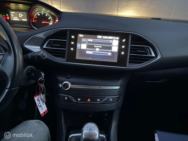 Peugeot 308 1.6 THP Allure 2014 Benzine 13