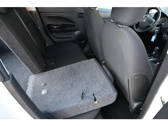 Mitsubishi Space Star 1.0 Bright 2015 Benzine 24