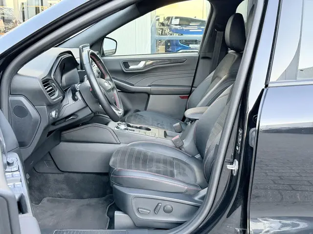 Ford Kuga 2.5 PHEV ST-Line X 2023 Hybride Benzine 40