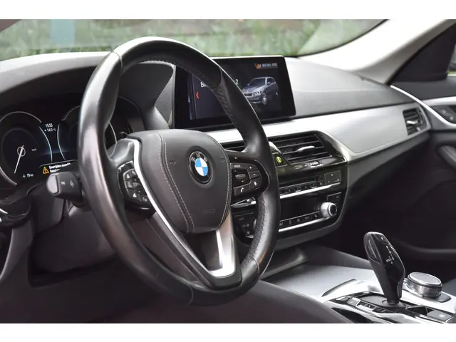 BMW 5 Serie Touring 520i Executive Edition 2019 Benzine 7