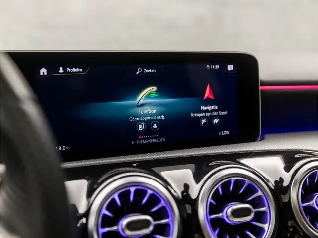 Mercedes-Benz A-Klasse 180 AMG Sport 2019 Benzine 28