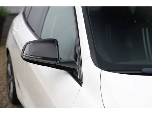 BMW 1 Serie 118i Executive Sportline Aut. 2021 Benzine 16