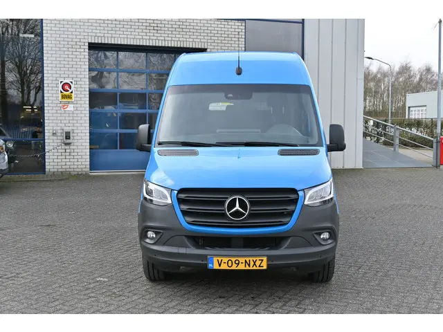 Mercedes-Benz Sprinter 2