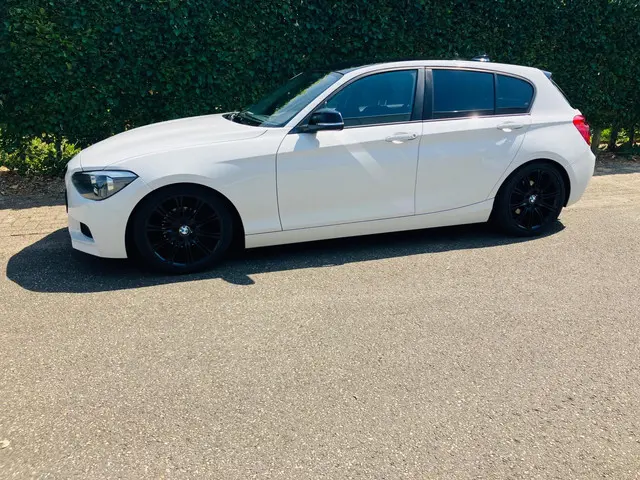 BMW 1 Serie 114i EDE Sport 2013 Benzine 2
