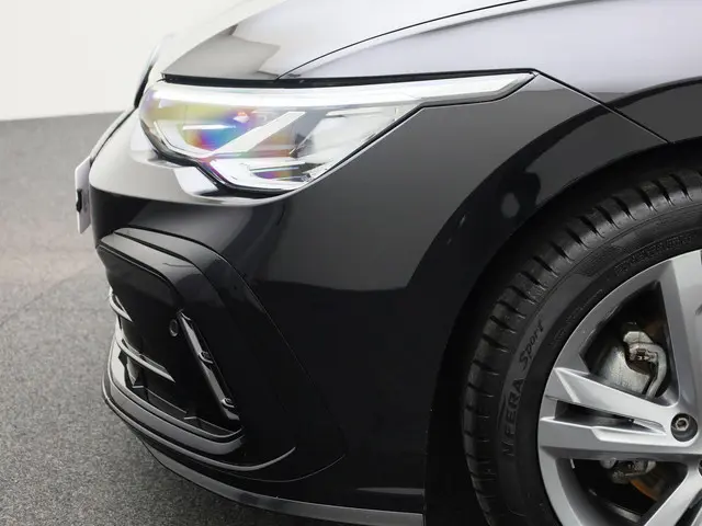 Volkswagen Golf 1.5 eTSI 130pk DSG R-Line 2024 Benzine 33