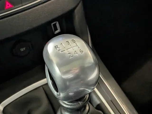 Peugeot 308 1.2 PureTech Allure 2018 Benzine 26