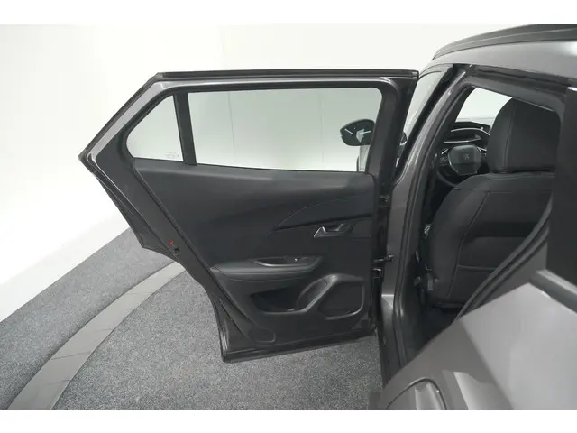 Peugeot 2008 PureTech 102 Allure Pack 2021 Benzine 53