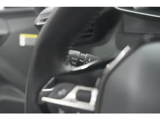 Peugeot 2008 PureTech 130 Allure 2020 Benzine 33