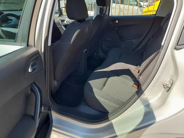 Peugeot 208 1.2 PureTech Blue Lion 2017 Benzine 4
