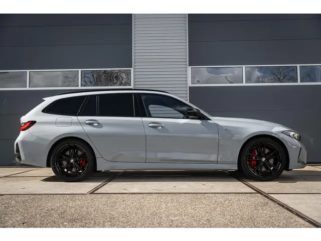 BMW 3 Serie Touring 320i High Executive 2023 Benzine 7