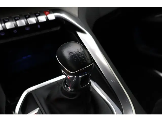 Peugeot 3008 1.2 PureTech GT 2021 Benzine 26