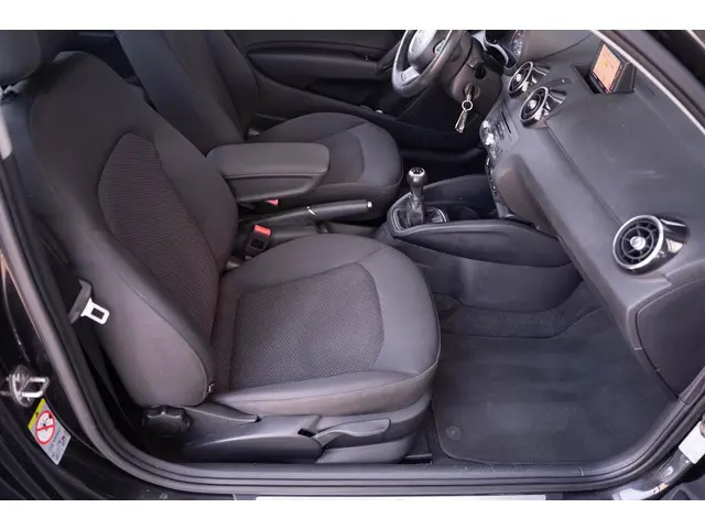 Audi A1 1.2 TFSI Attraction 2013 Benzine 31