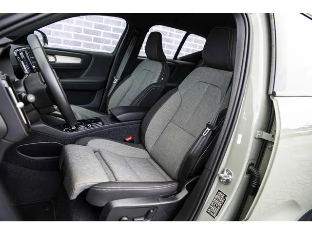 Volvo XC40 2.0 B4 Plus Dark 2025 Benzine 7