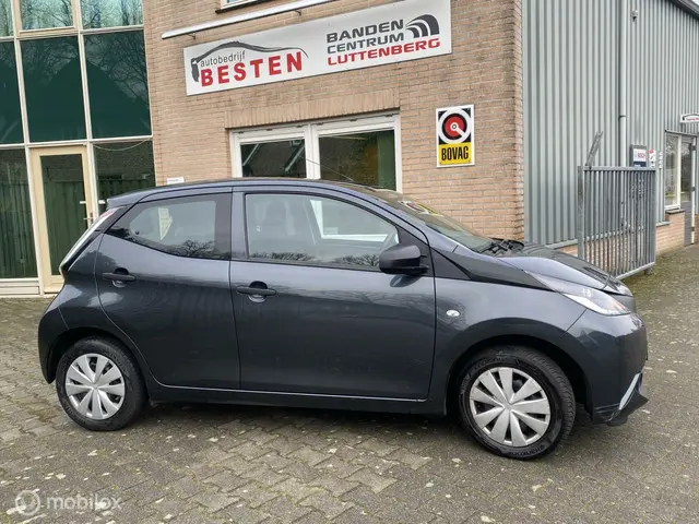 Toyota Aygo 1.0 VVT-i x-now 2017 Benzine 9