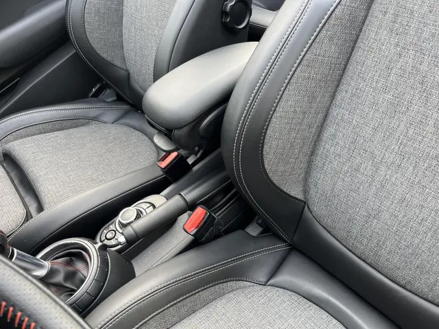 MINI Cooper Cabrio 2.0 John Works Chili 2017 Benzine 21