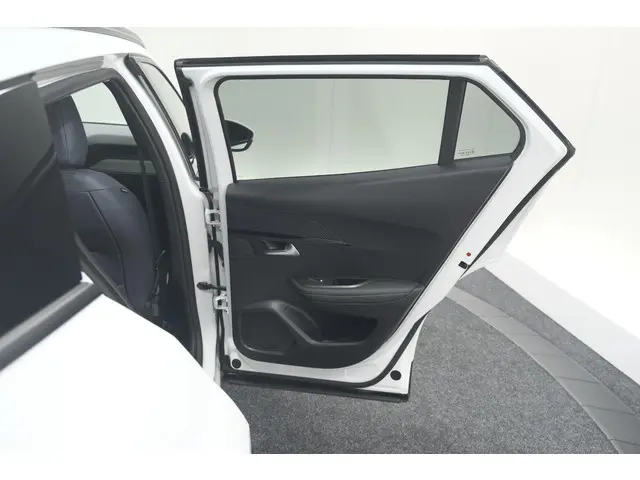 Peugeot 2008 PureTech 130 Allure 2020 Benzine 61
