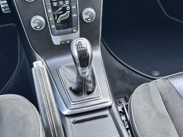 Volvo V40 2.0 T2 R-Design 2016 Benzine 6