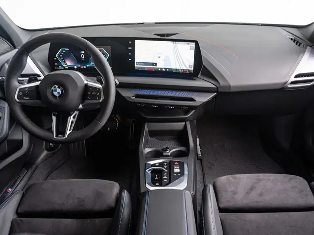 BMW 1 Serie 120 5-deurs 2024 Benzine 7