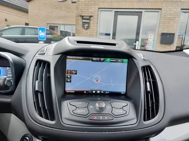 Ford C-MAX 2.0 Hybrid Titanium+ 2015 Hybride Benzine 28