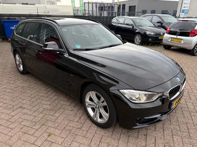 BMW 3 Serie Touring 316i Executive 2013 Benzine 3