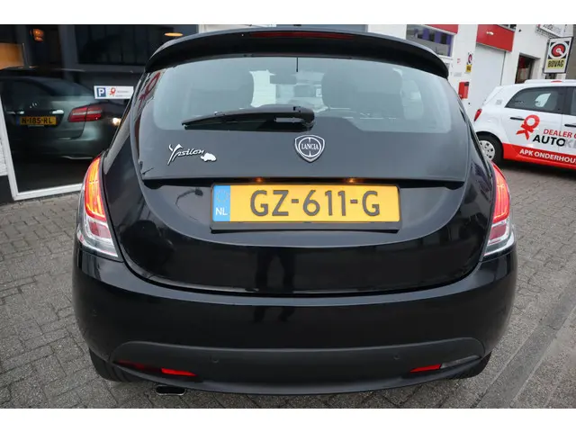 Lancia Ypsilon 0.9 TwinAir ELEFANTINO PLUS 2015 Benzine 23