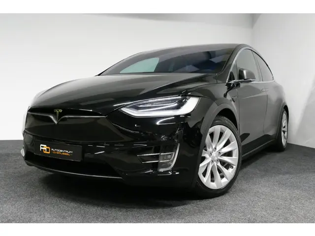 Tesla Model X 3