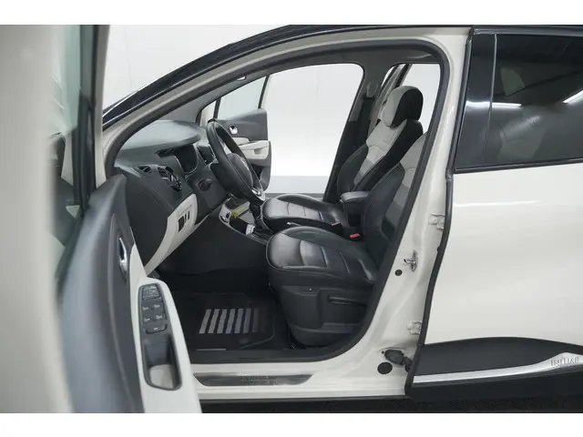 Renault Captur TCe 120 EDC Initiale Paris 2017 Benzine 29