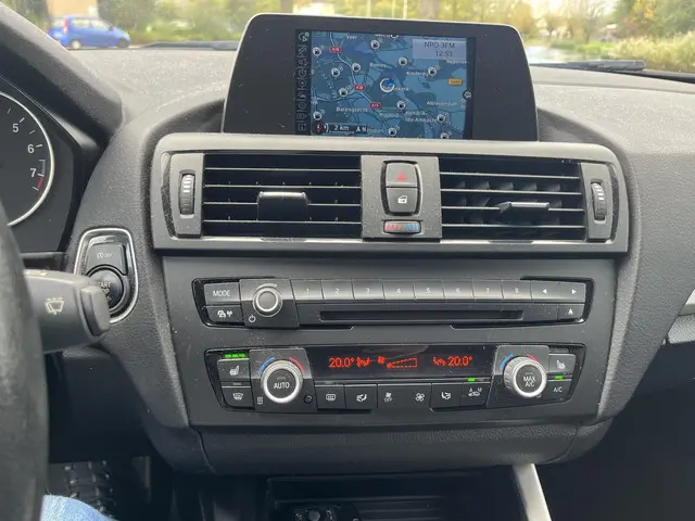 BMW 1 Serie 118i Executive 2014 Benzine 14