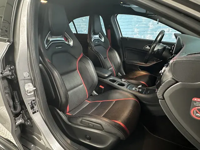 Mercedes-Benz A-Klasse AMG 45 4MATIC 2015 Benzine 19