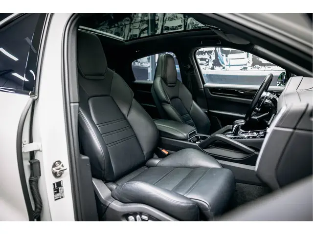 Porsche Cayenne Coupé 3.0 E-Hybrid 2020 Hybride Benzine 15