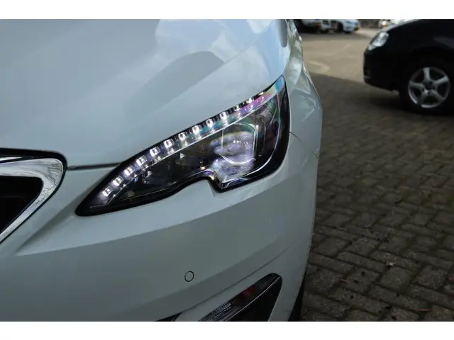 Peugeot 308 1.2 PT ALLURE 2017 Benzine 8