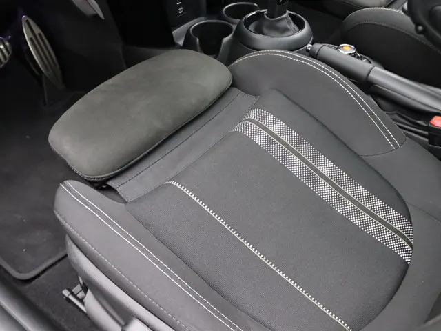 MINI 3-Deurs Cooper 2020 Benzine 10