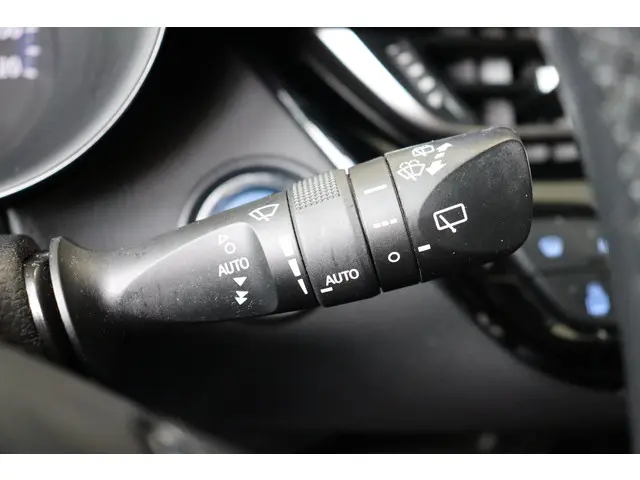 Toyota C-HR 1.8 Hybrid Dynamic, 2018 Hybride Benzine 24