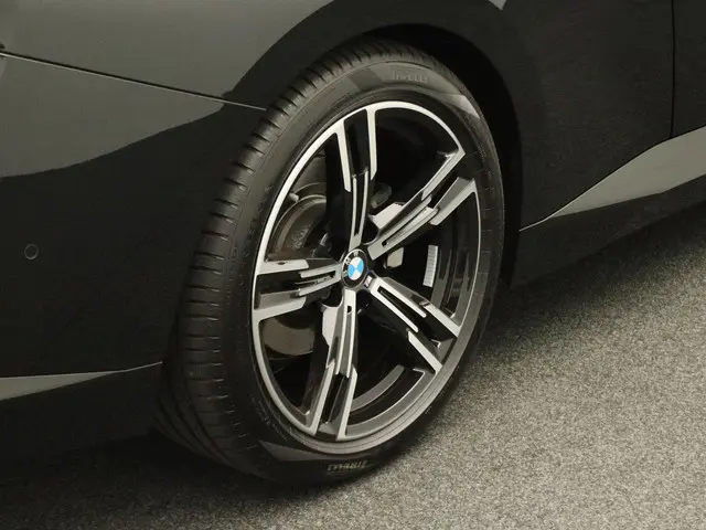 BMW 2 Serie 220i Coupé 2024 Benzine 37