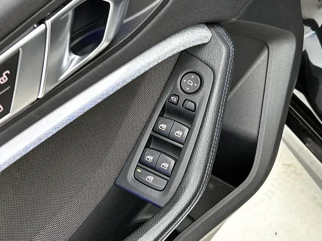 BMW 1 Serie 118i High Executive 2020 Benzine 29